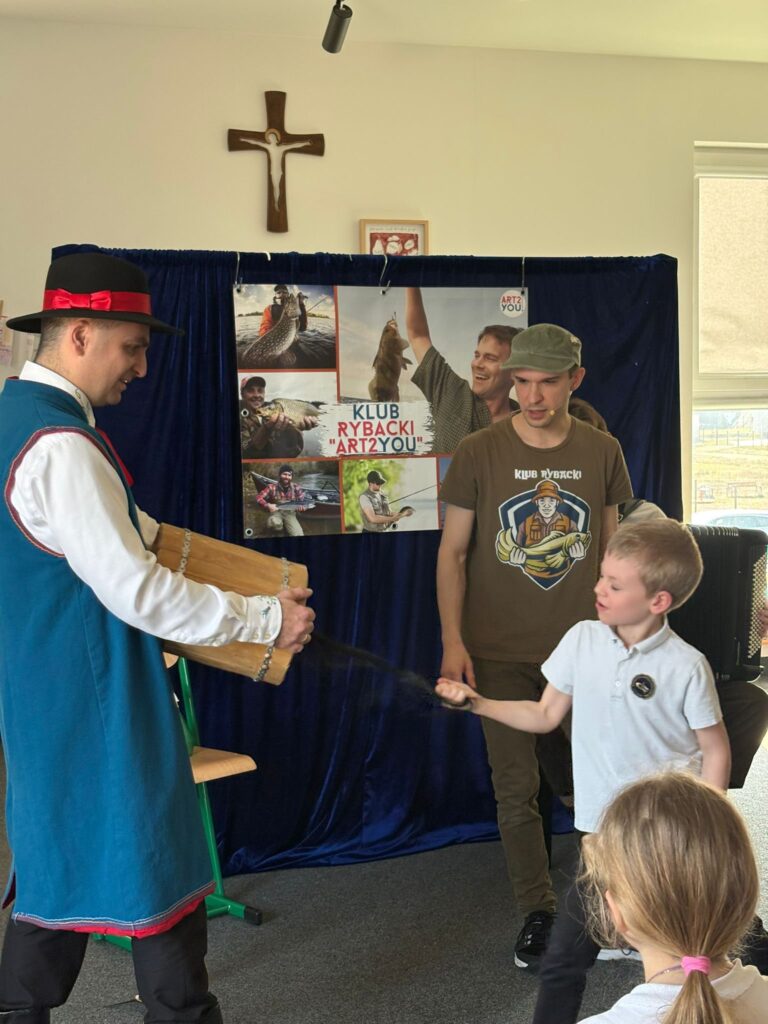 Kaszubskie warsztaty dla dzieci z burczybasem, diabelskimi skrzypcami, klarnetem i akordeonem